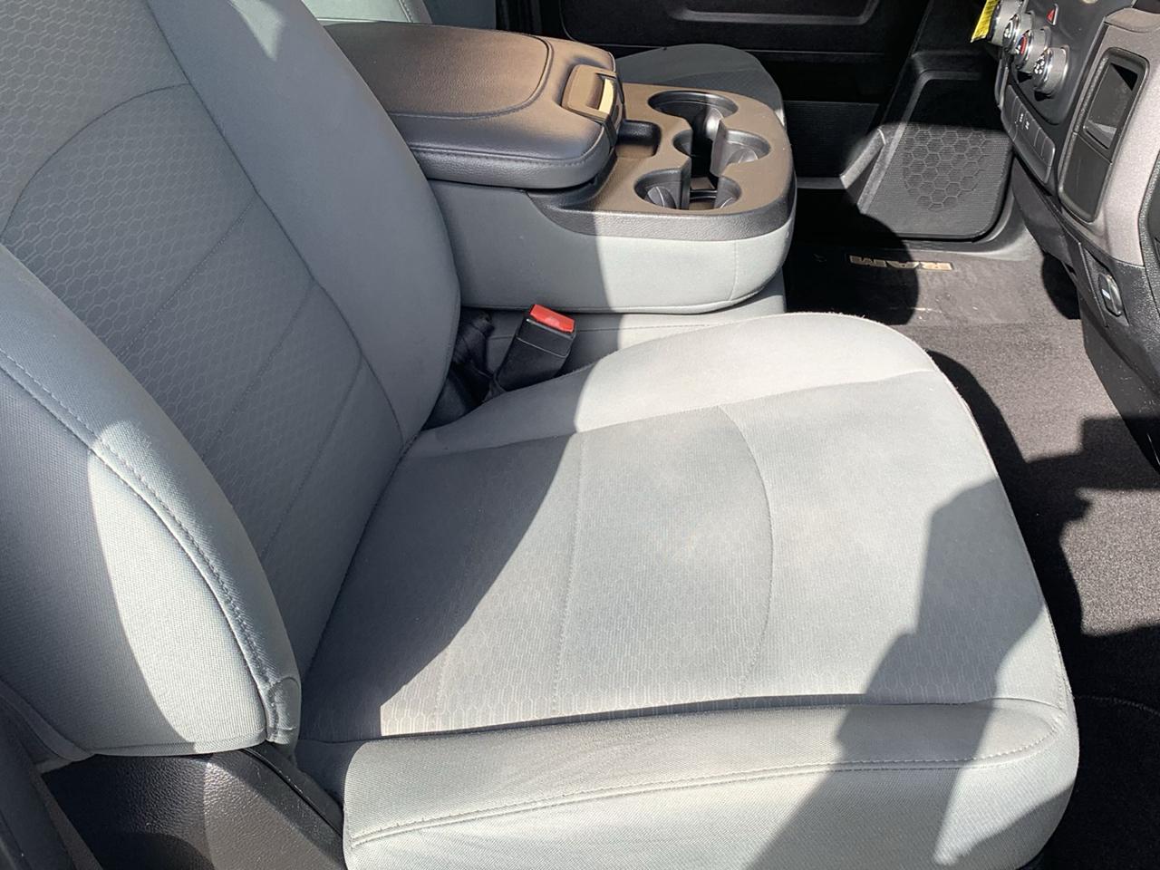 RAM 1500 Express 4x2 Quad Cab 6'4" Box 2017
