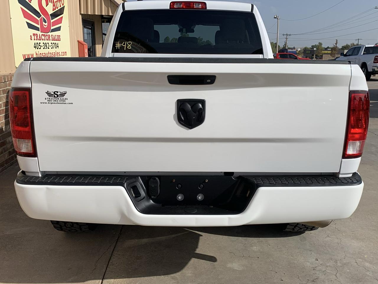 RAM 1500 Express 4x2 Quad Cab 6'4" Box 2017