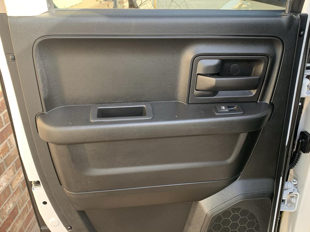 RAM 1500 Express 4x2 Quad Cab 6'4" Box 2017