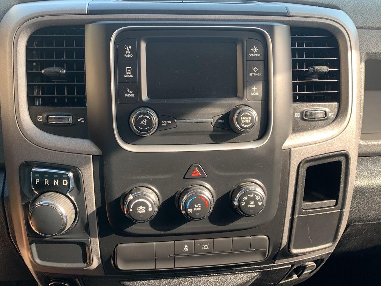 RAM 1500 Express 4x2 Quad Cab 6'4" Box 2017