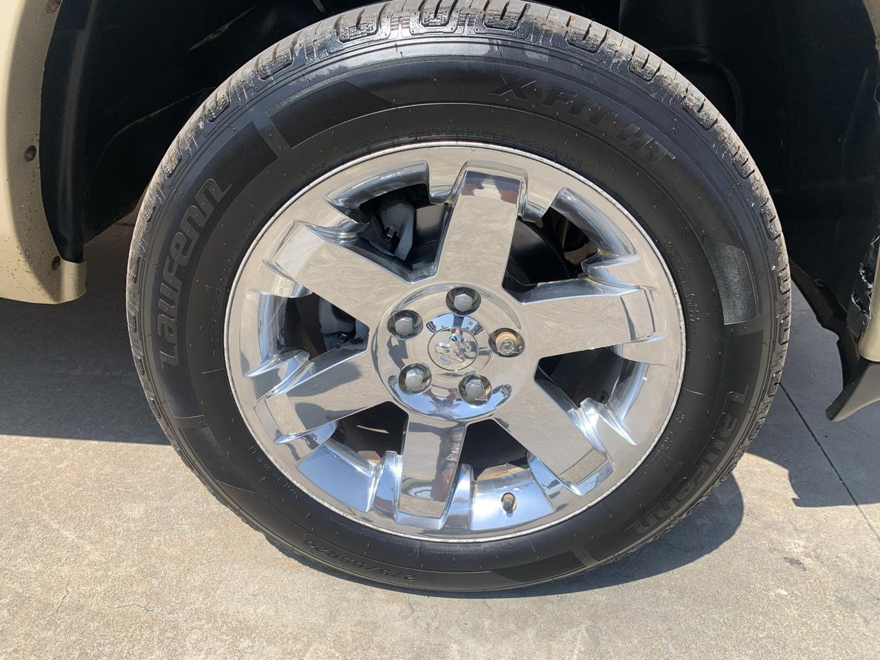 RAM 1500 4WD Crew Cab 140.5" Laramie Longhorn Edition 2011