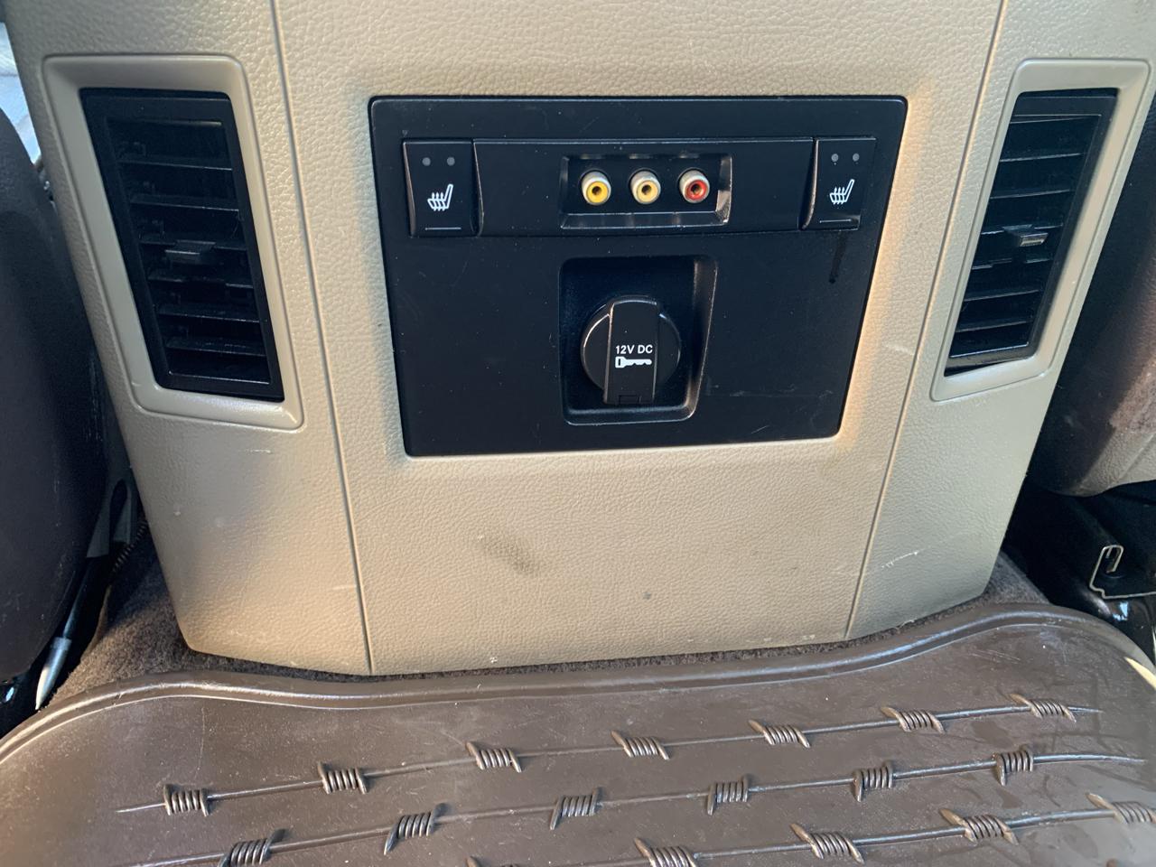 RAM 1500 4WD Crew Cab 140.5" Laramie Longhorn Edition 2011
