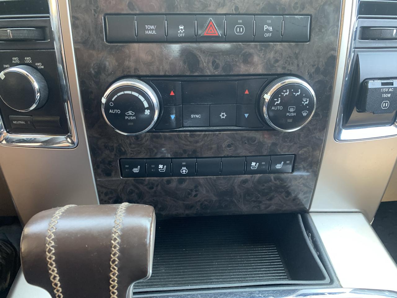 RAM 1500 4WD Crew Cab 140.5" Laramie Longhorn Edition 2011
