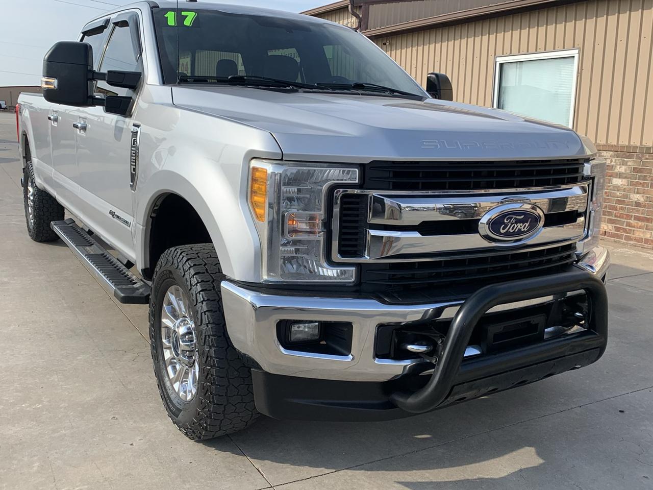 Ford Super Duty F-250 SRW XLT 4WD Crew Cab 8' Box 2017