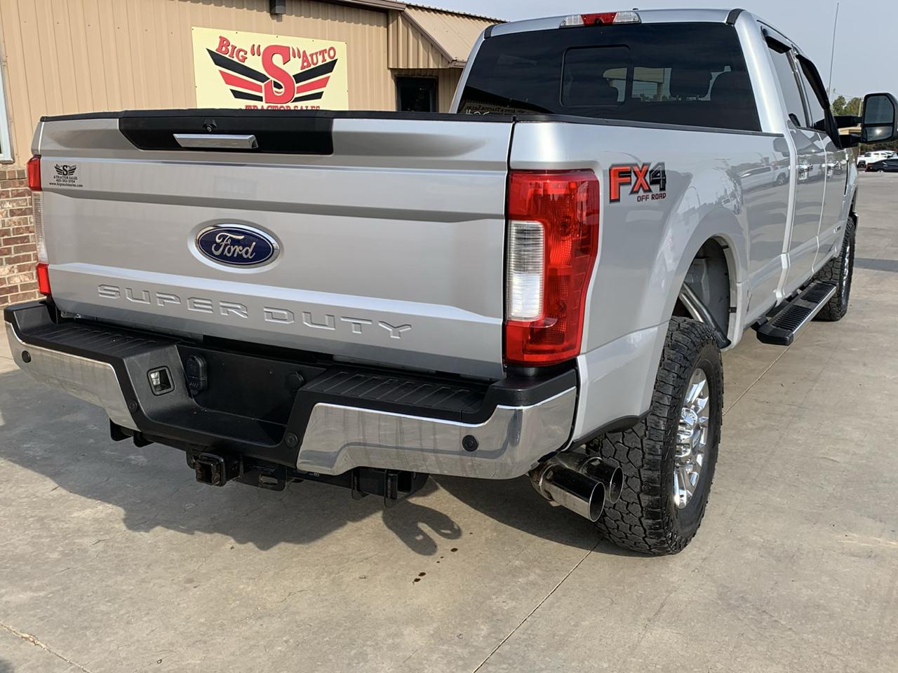 Ford Super Duty F-250 SRW XLT 4WD Crew Cab 8' Box 2017