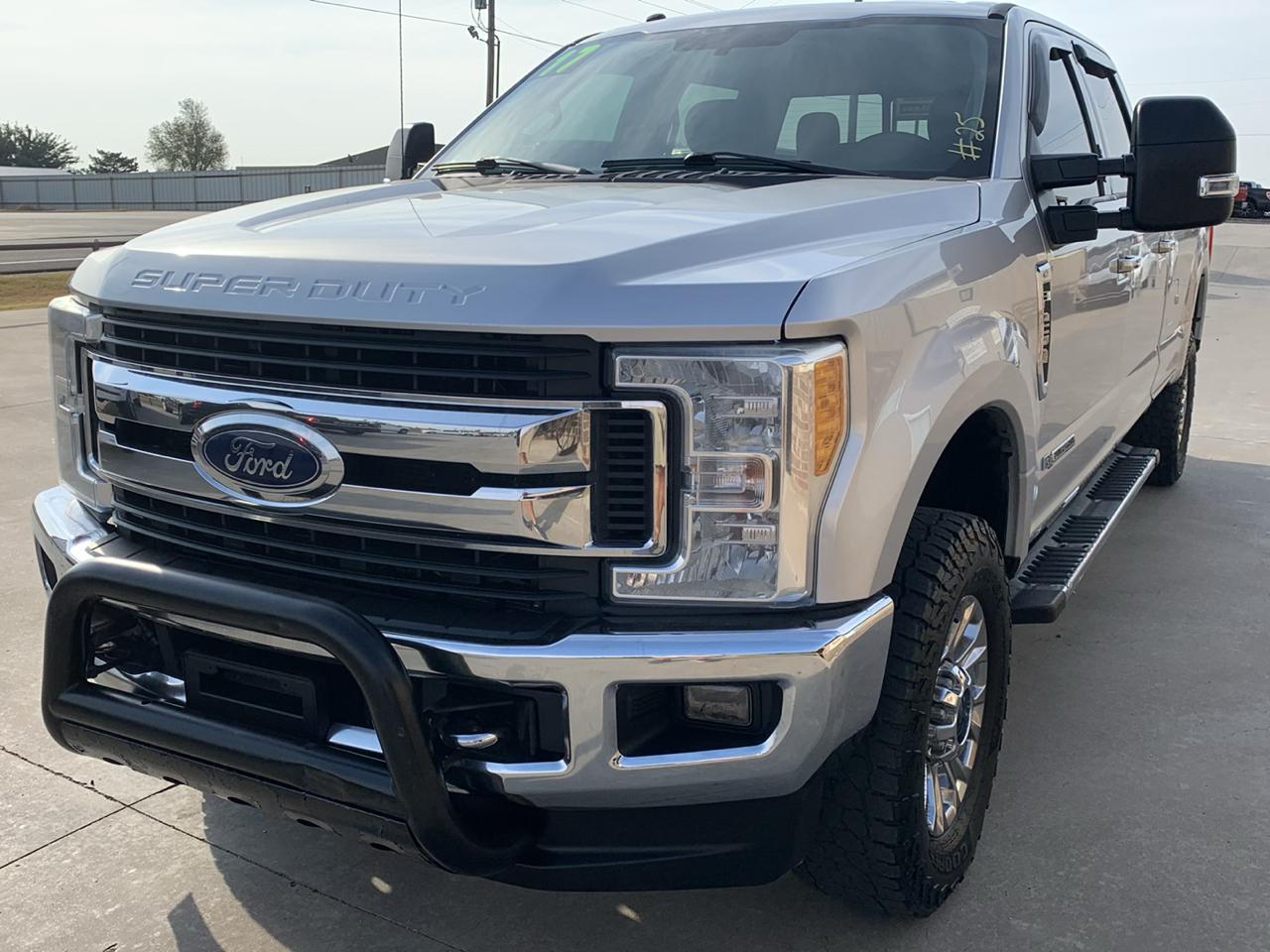 Ford Super Duty F-250 SRW XLT 4WD Crew Cab 8' Box 2017