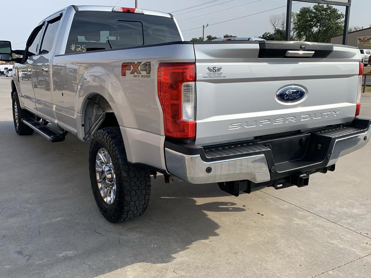 Ford Super Duty F-250 SRW XLT 4WD Crew Cab 8' Box 2017