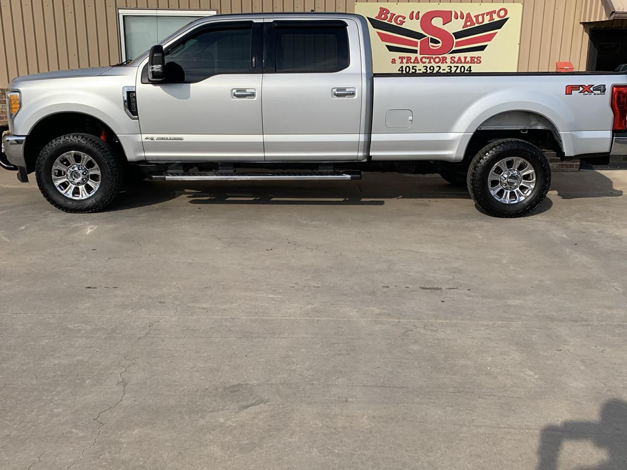 Ford Super Duty F-250 SRW XLT 4WD Crew Cab 8' Box 2017