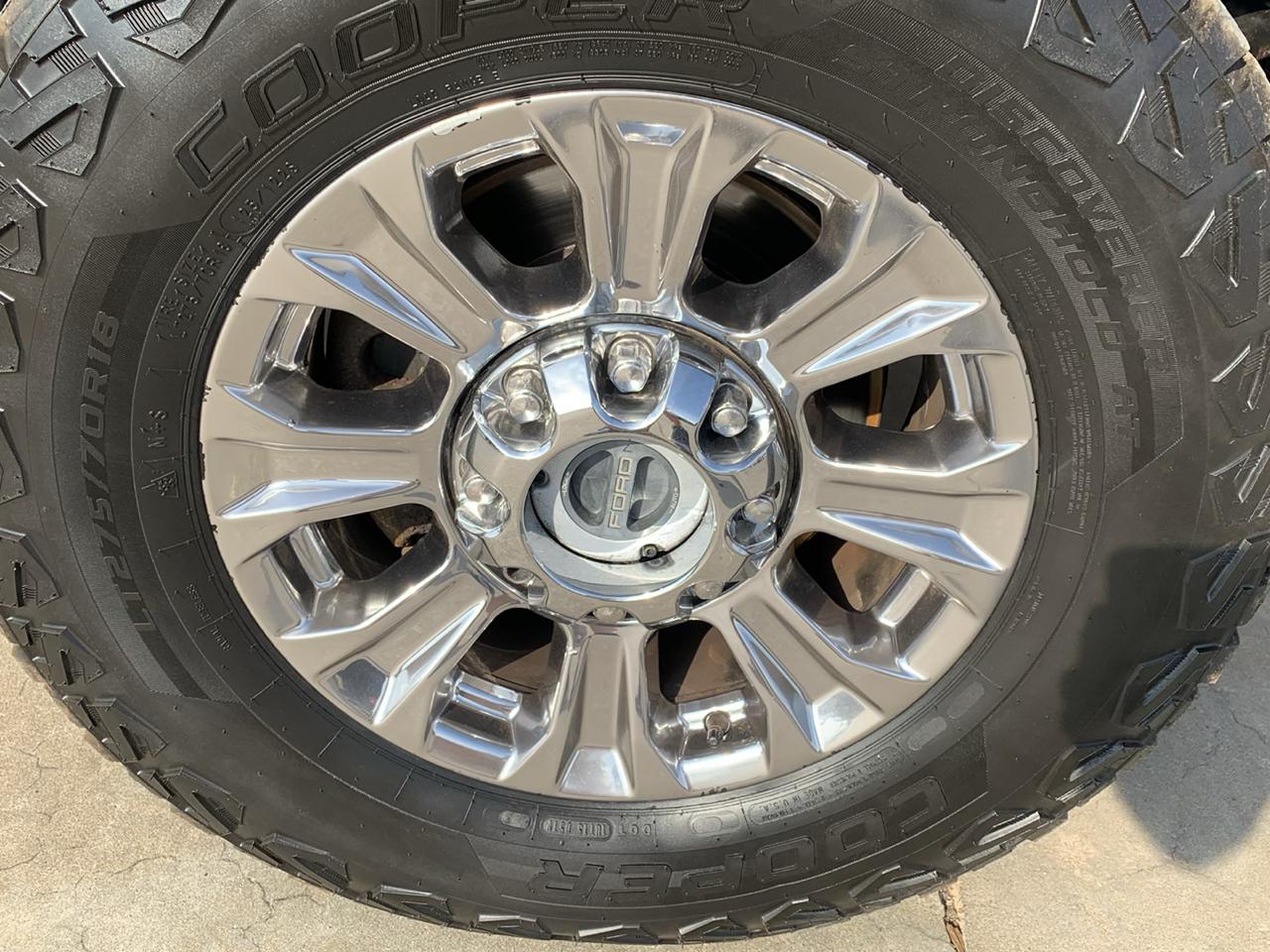 Ford Super Duty F-250 SRW XLT 4WD Crew Cab 8' Box 2017