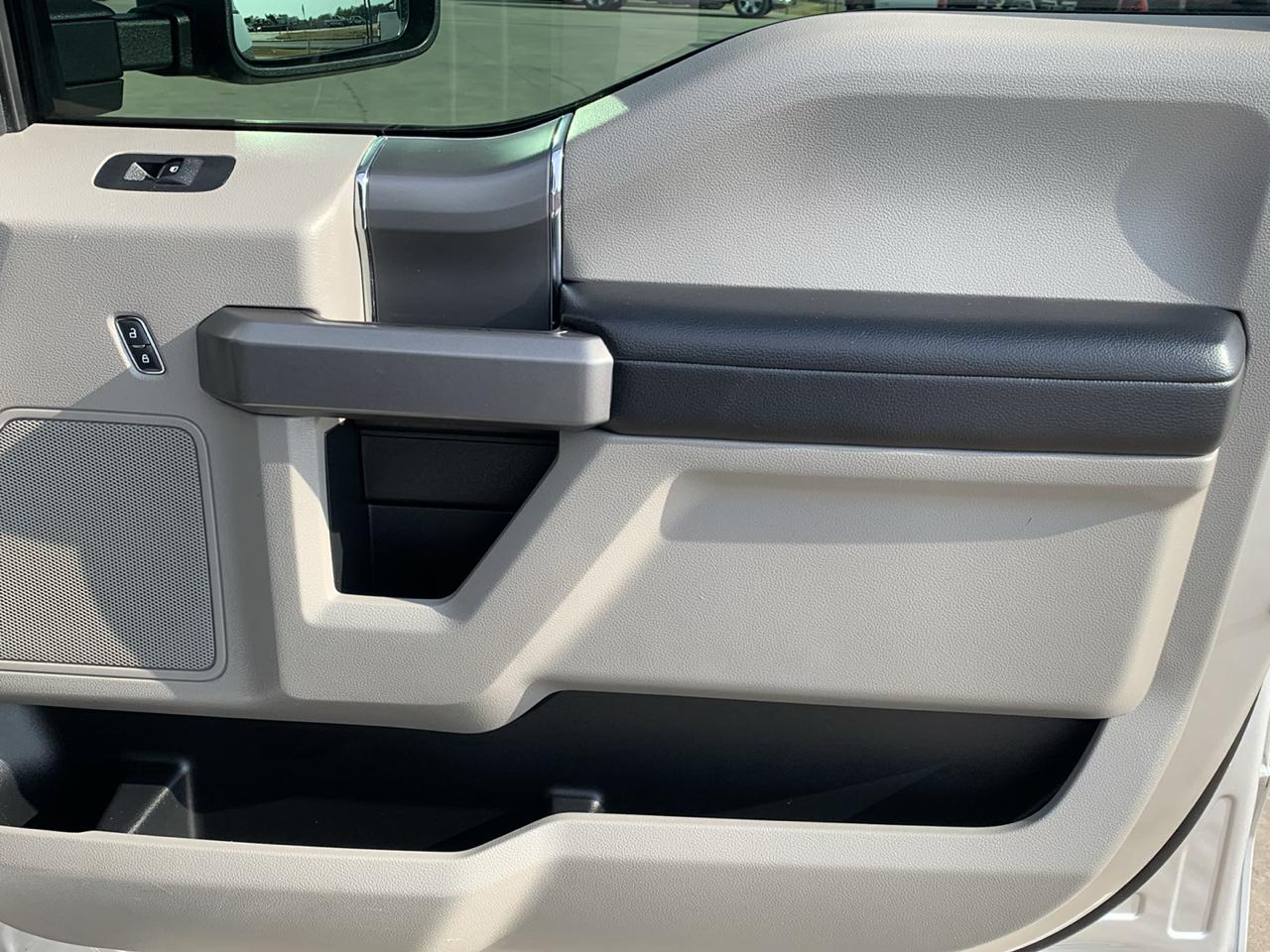 Ford Super Duty F-250 SRW XLT 4WD Crew Cab 8' Box 2017