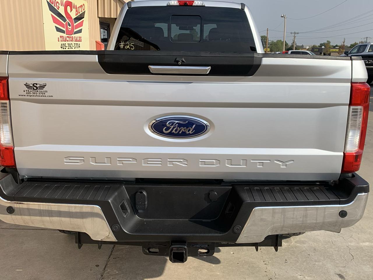 Ford Super Duty F-250 SRW XLT 4WD Crew Cab 8' Box 2017