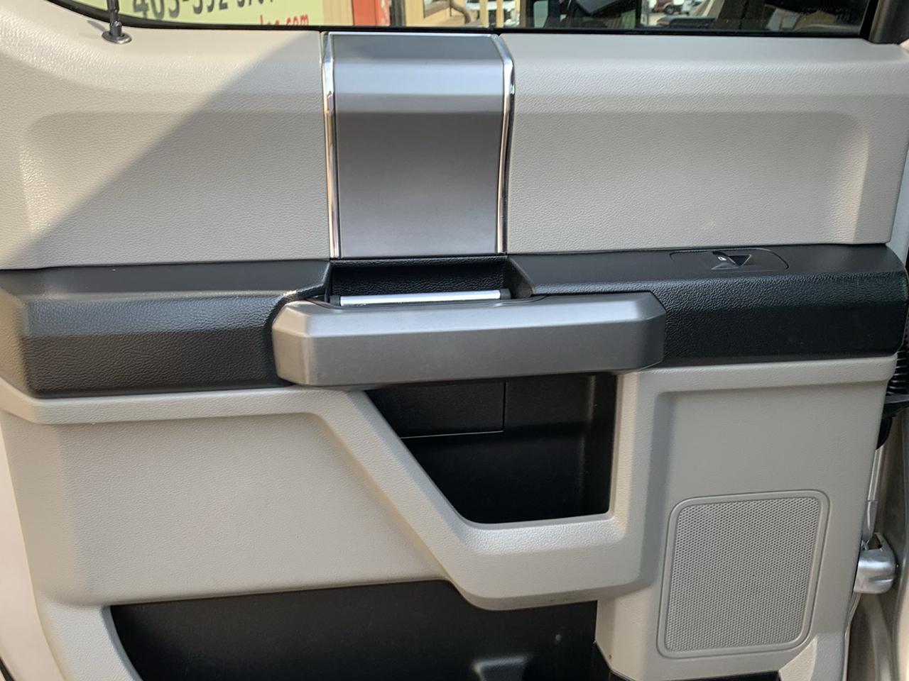 Ford Super Duty F-250 SRW XLT 4WD Crew Cab 8' Box 2017