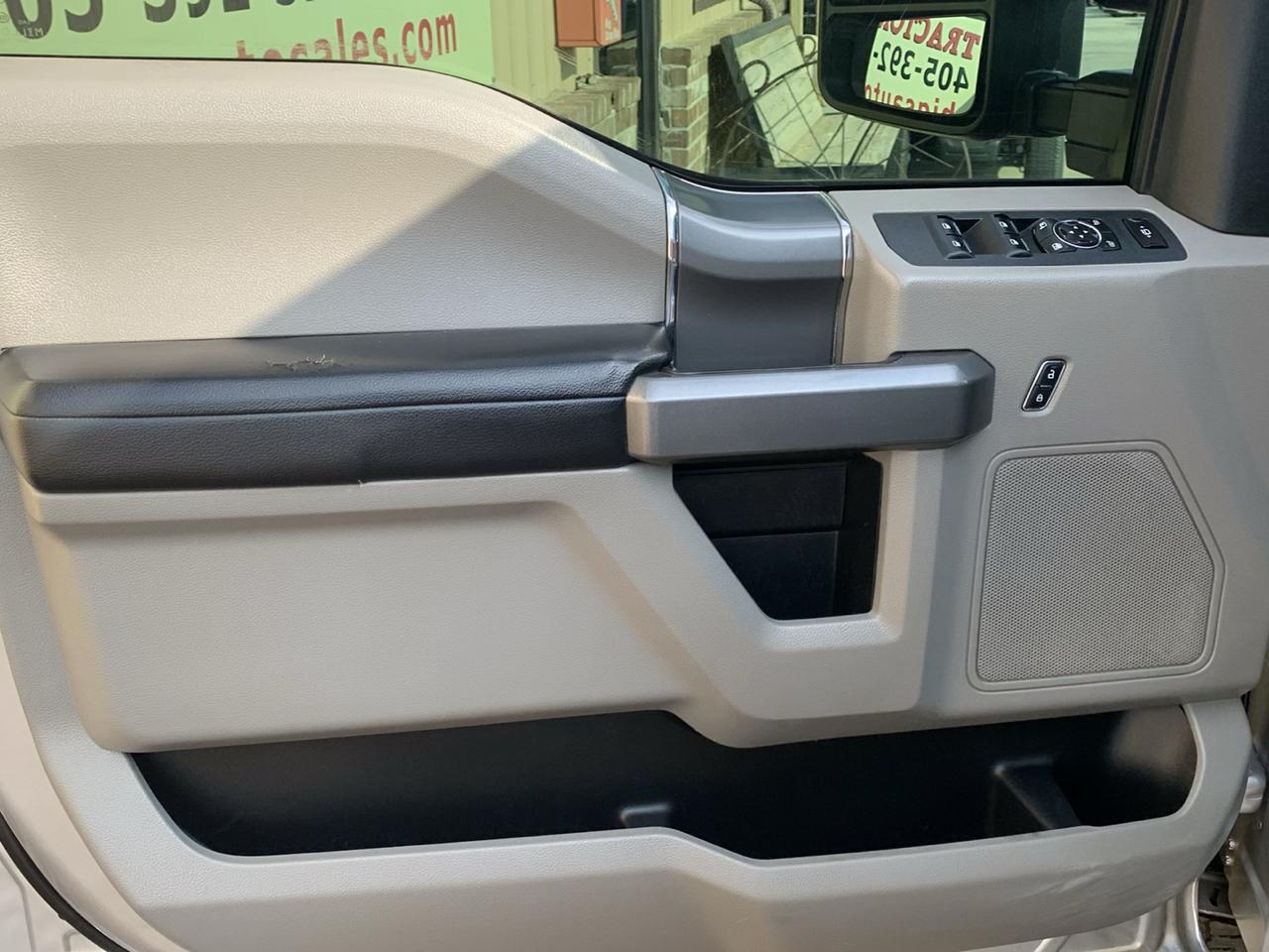 Ford Super Duty F-250 SRW XLT 4WD Crew Cab 8' Box 2017