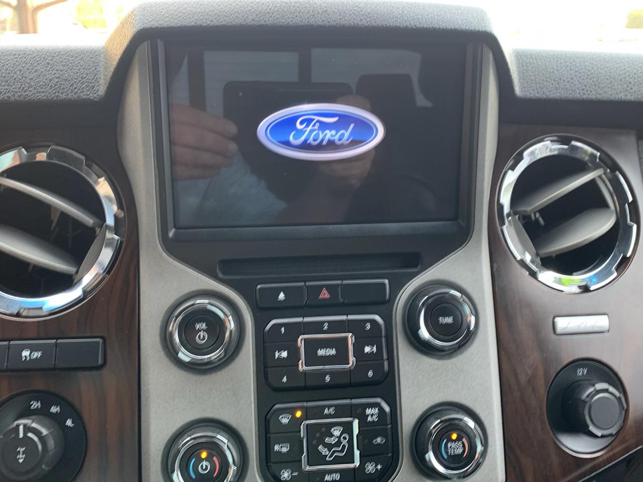 Ford Super Duty F-350 SRW Crew Cab 156" Lariat 4WD 2016