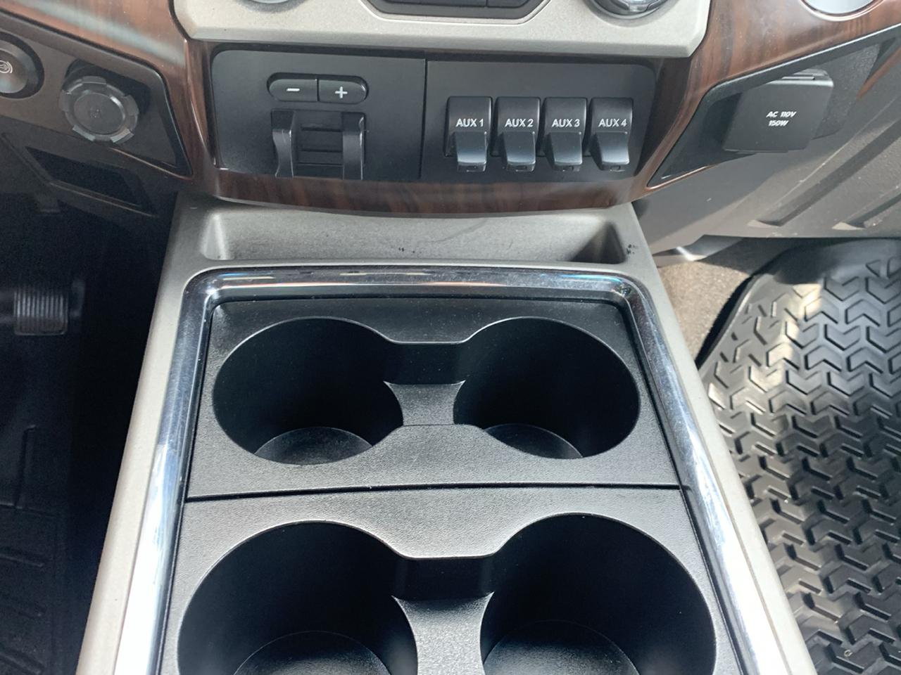 Ford Super Duty F-350 SRW Crew Cab 156" Lariat 4WD 2016