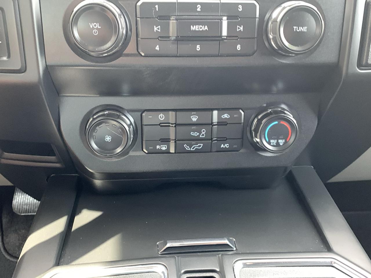 Ford F-150 4WD SuperCrew 145" STX 2020