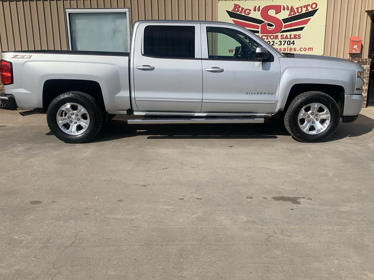 Chevrolet Silverado 1500 4WD Crew Cab 143.5" LT w/2LT 2018