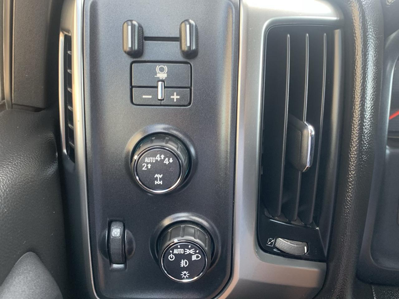 Chevrolet Silverado 1500 4WD Crew Cab 143.5" LT w/2LT 2018