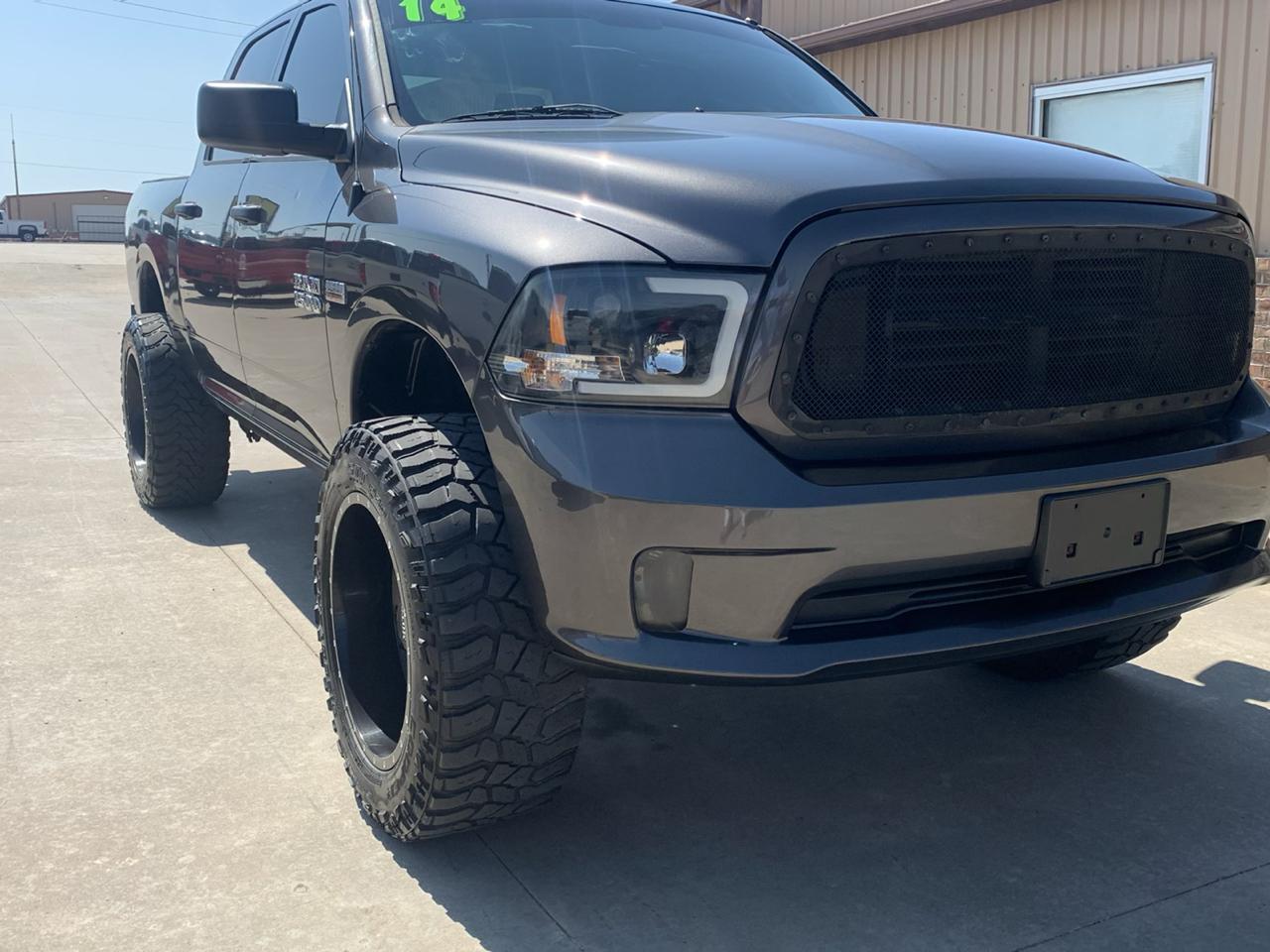 RAM 1500 4WD Crew Cab 140.5" Express 2014