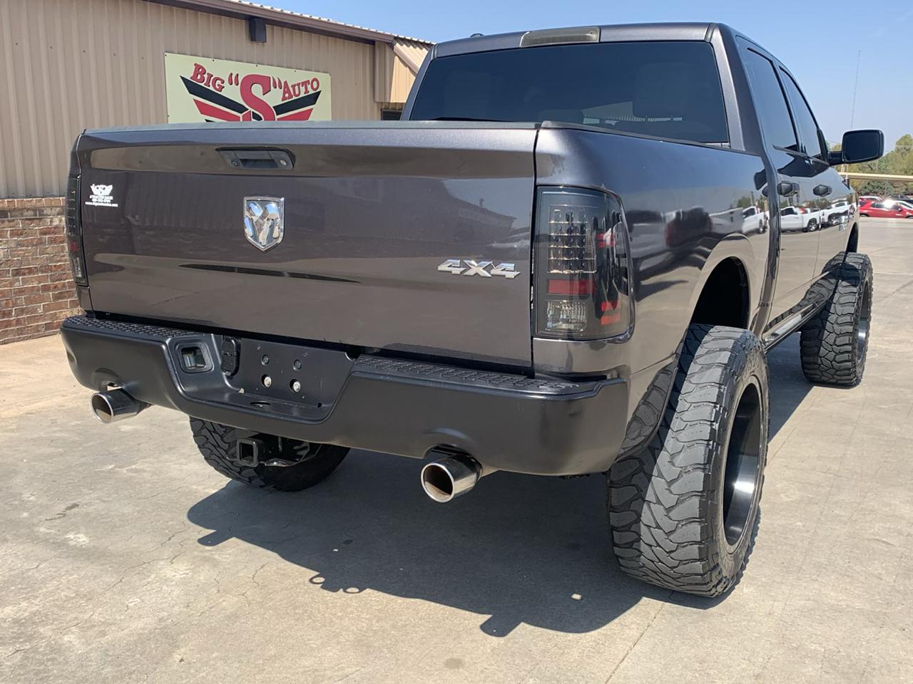 RAM 1500 4WD Crew Cab 140.5" Express 2014