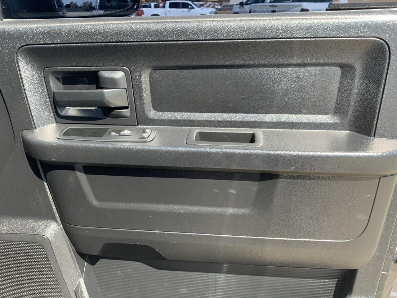 RAM 1500 4WD Crew Cab 140.5" Express 2014
