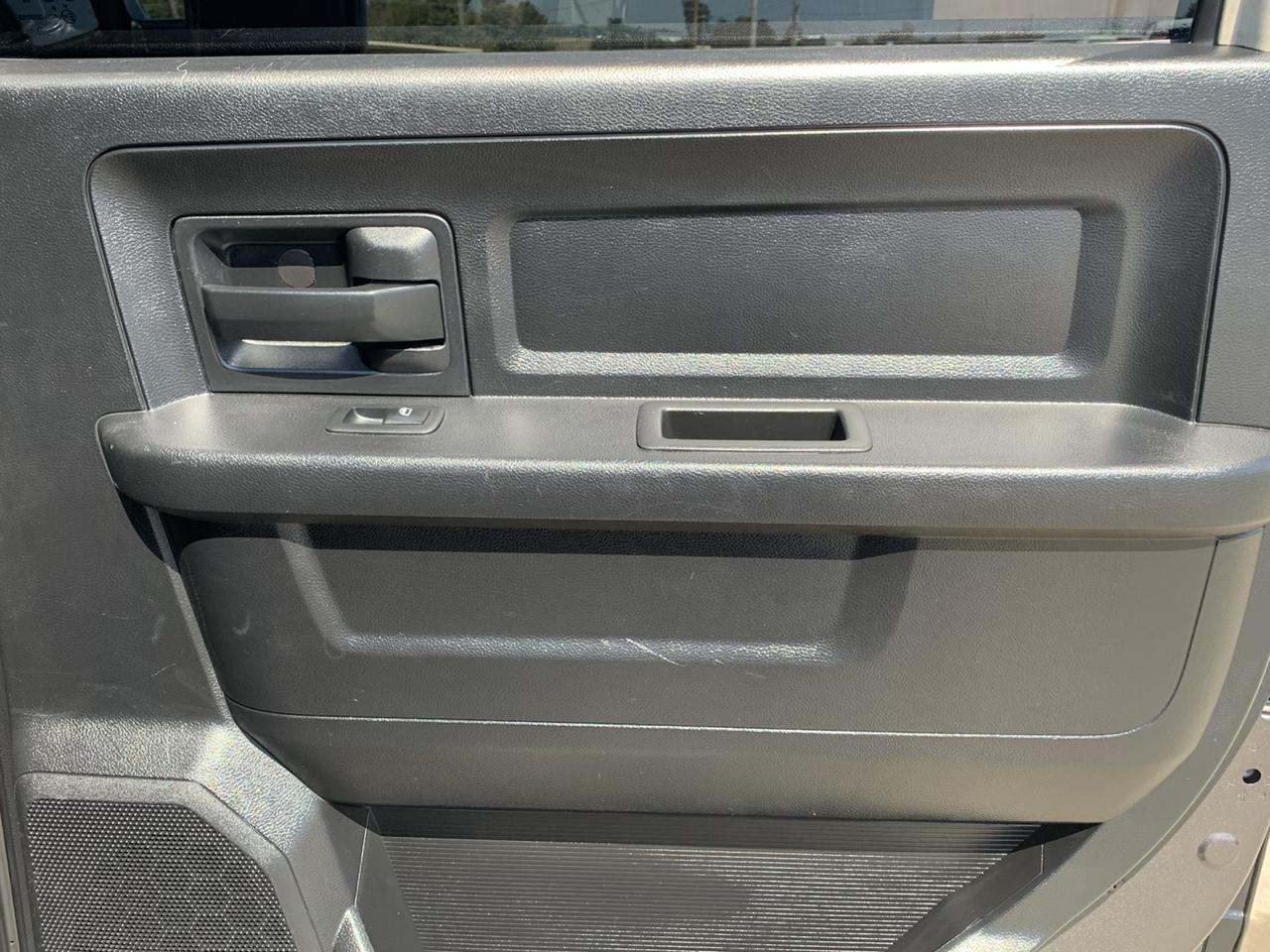 RAM 1500 4WD Crew Cab 140.5" Express 2014