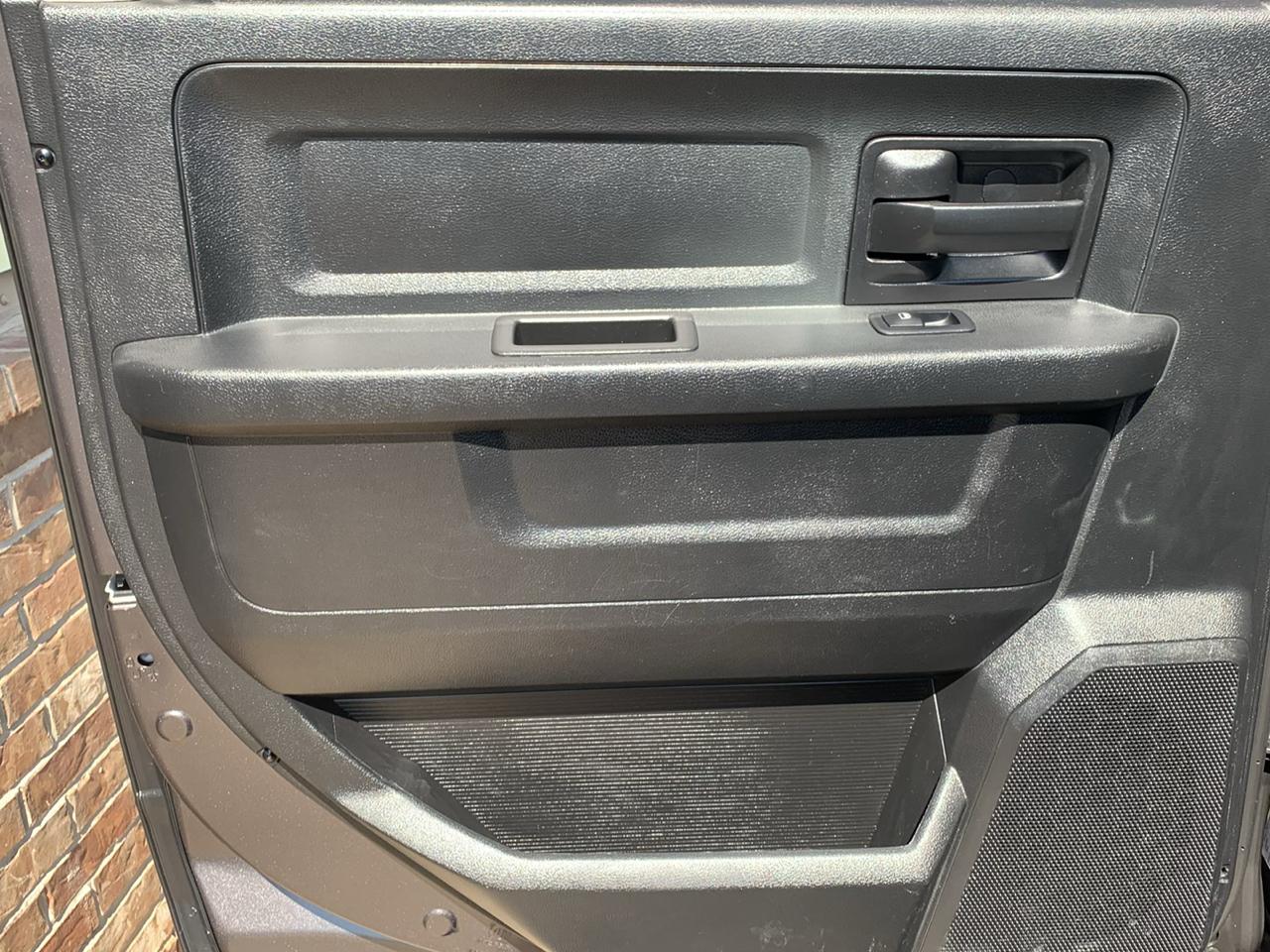 RAM 1500 4WD Crew Cab 140.5" Express 2014