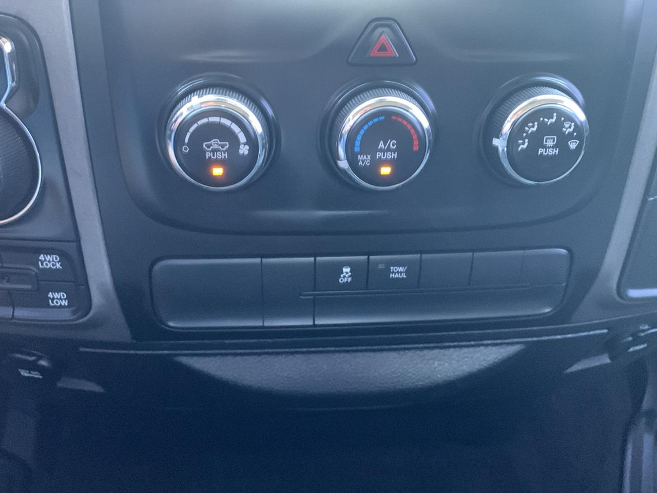 RAM 1500 4WD Crew Cab 140.5" Express 2014
