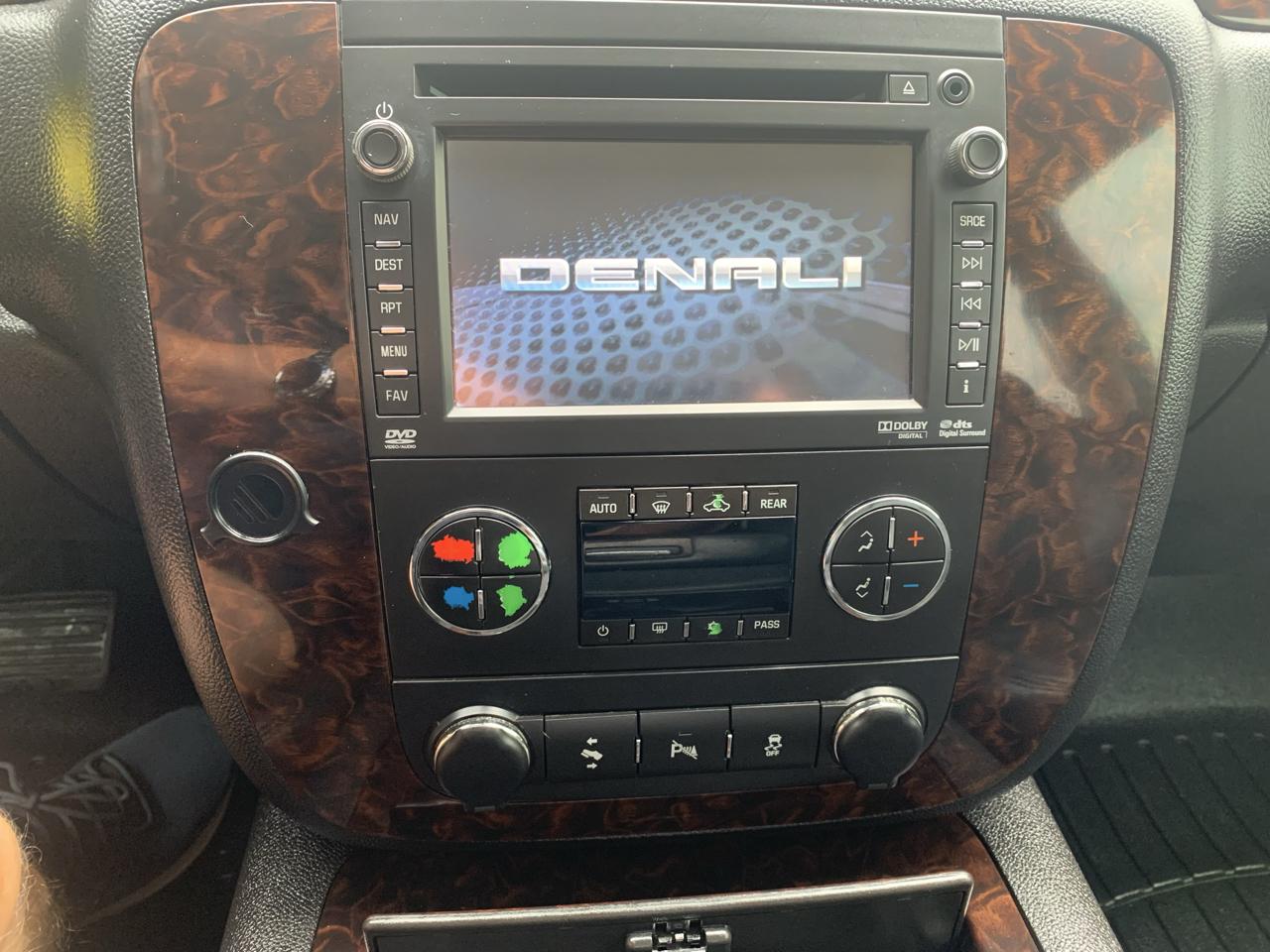 GMC Yukon AWD 4dr 1500 Denali 2013