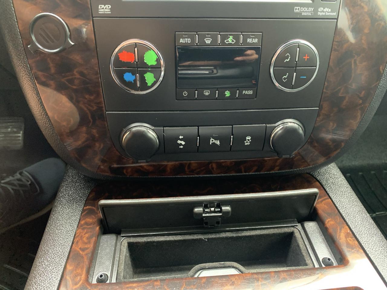GMC Yukon AWD 4dr 1500 Denali 2013