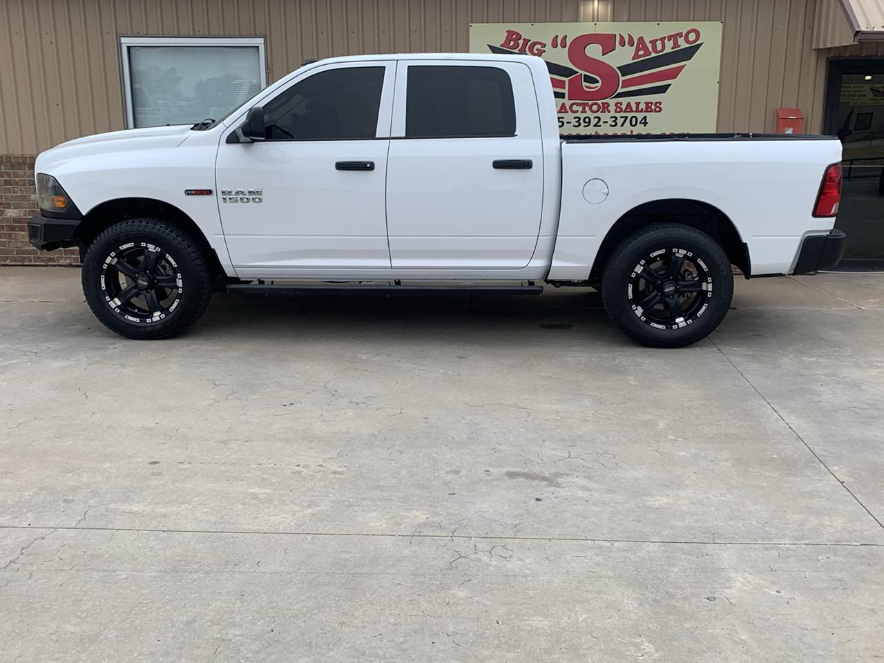 RAM 1500 4WD Crew Cab 140.5" Tradesman 2015