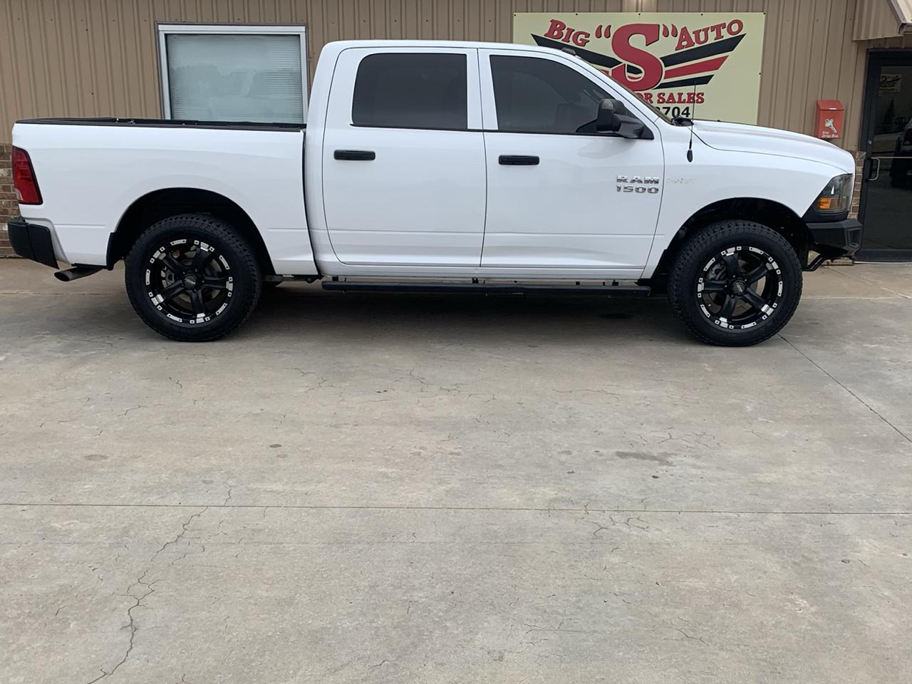 RAM 1500 4WD Crew Cab 140.5" Tradesman 2015
