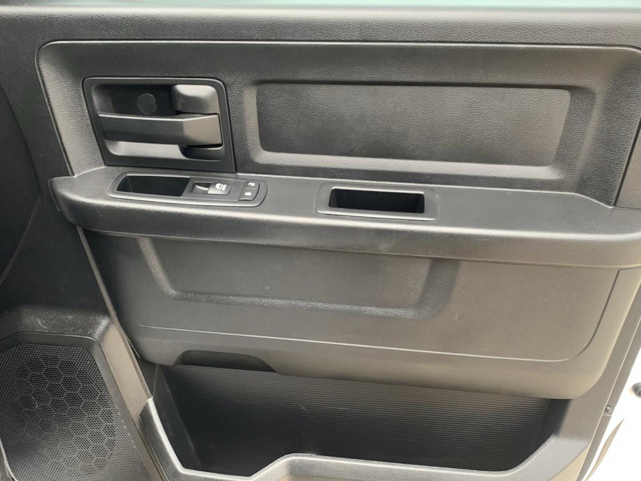 RAM 1500 4WD Crew Cab 140.5" Tradesman 2015