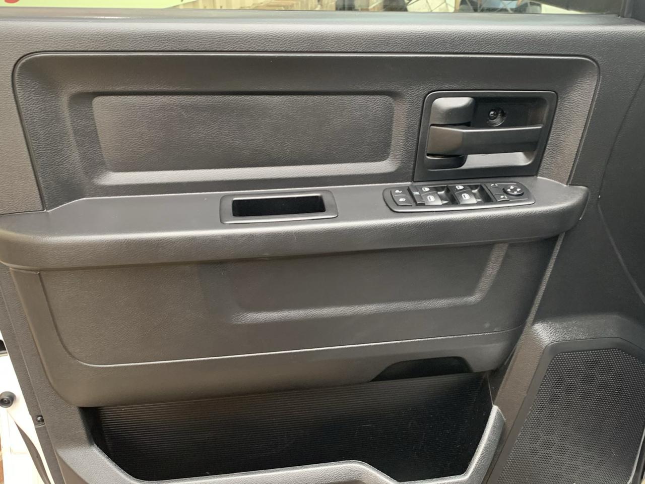 RAM 1500 4WD Crew Cab 140.5" Tradesman 2015