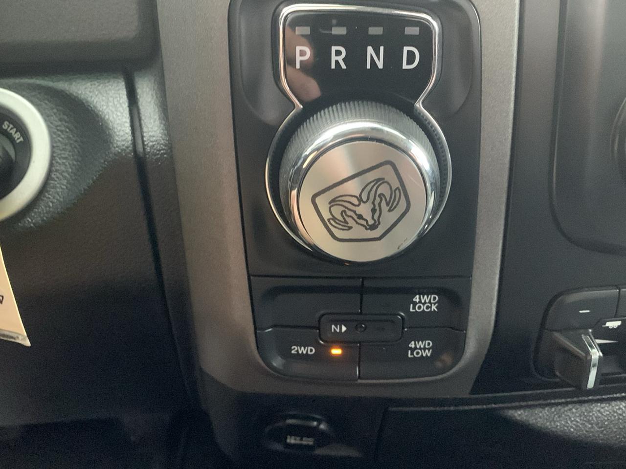 RAM 1500 4WD Crew Cab 140.5" Tradesman 2015