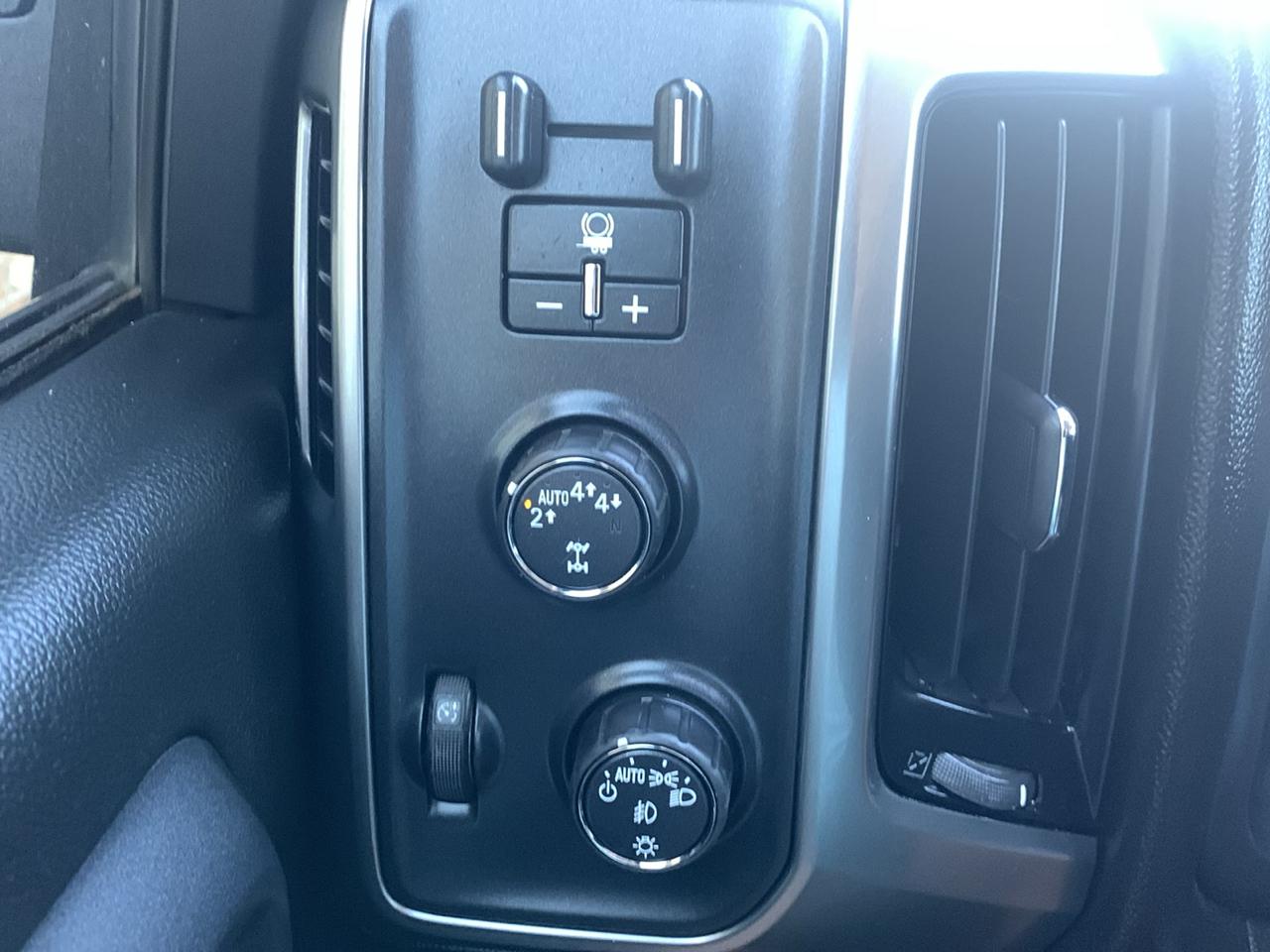 Chevrolet Silverado 1500 4WD Crew Cab 143.5" LT w/2LT 2018