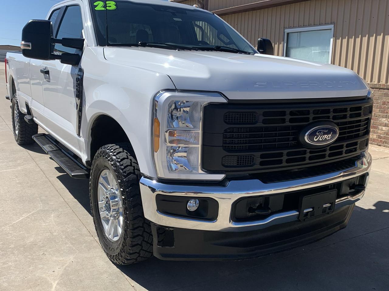 Ford Super Duty F-250 SRW XL 4WD SuperCab 8' Box 2023