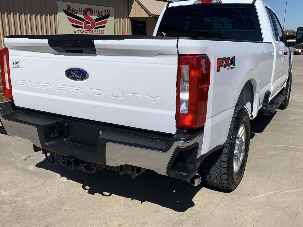 Ford Super Duty F-250 SRW XL 4WD SuperCab 8' Box 2023