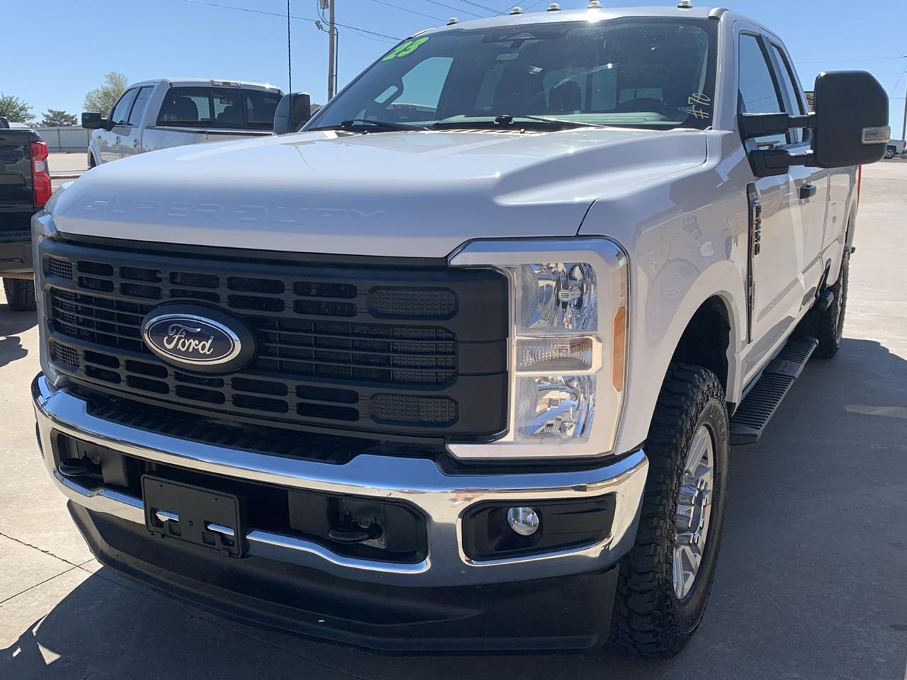 Ford Super Duty F-250 SRW XL 4WD SuperCab 8' Box 2023