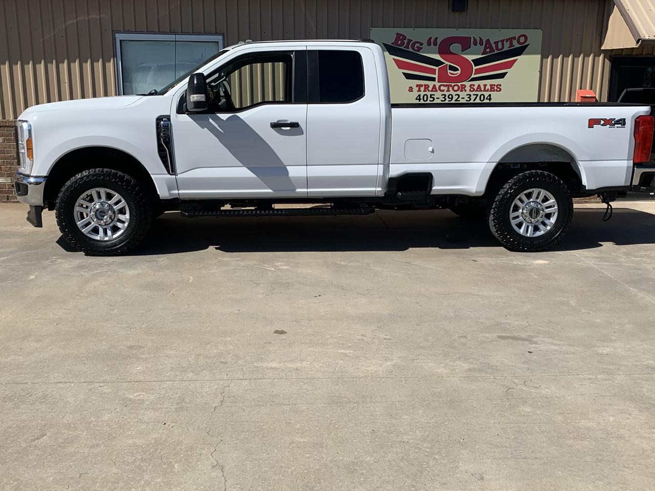 Ford Super Duty F-250 SRW XL 4WD SuperCab 8' Box 2023
