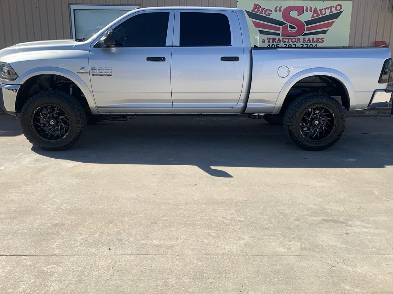 RAM 2500 Tradesman 4x4 Crew Cab 6'4" Box 2018