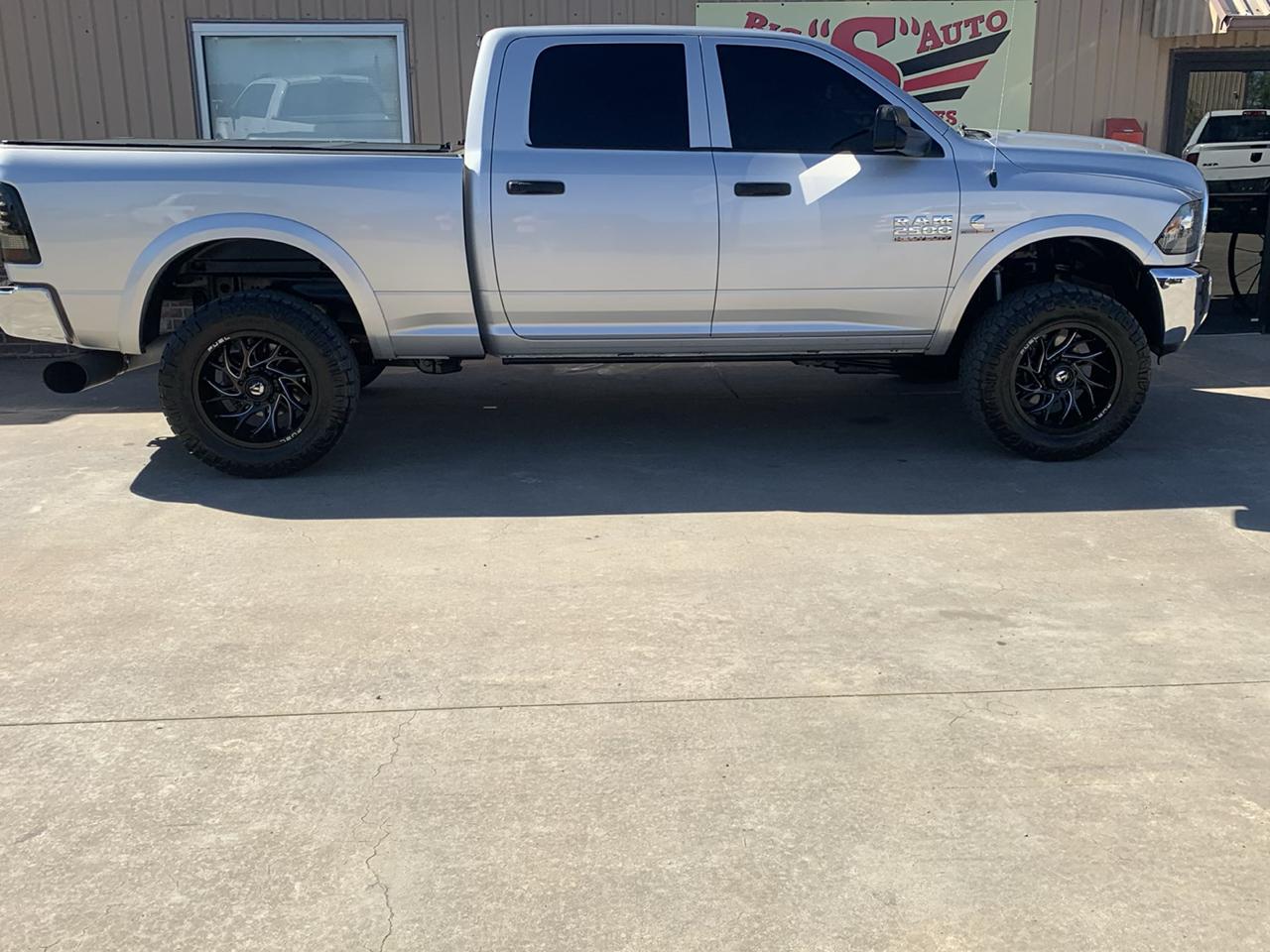 RAM 2500 Tradesman 4x4 Crew Cab 6'4" Box 2018