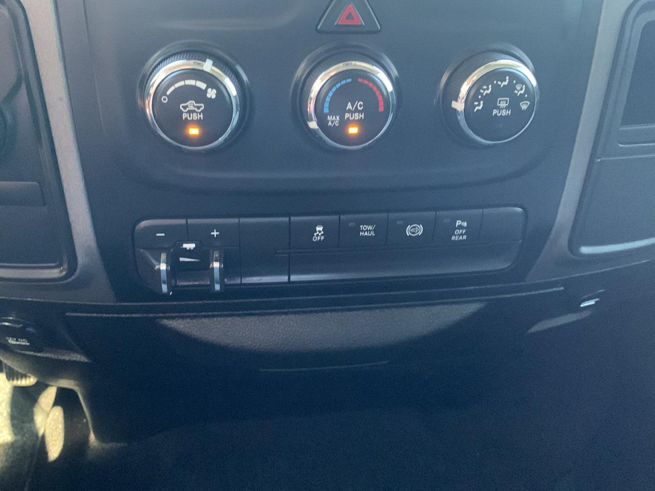 RAM 2500 Tradesman 4x4 Crew Cab 6'4" Box 2018