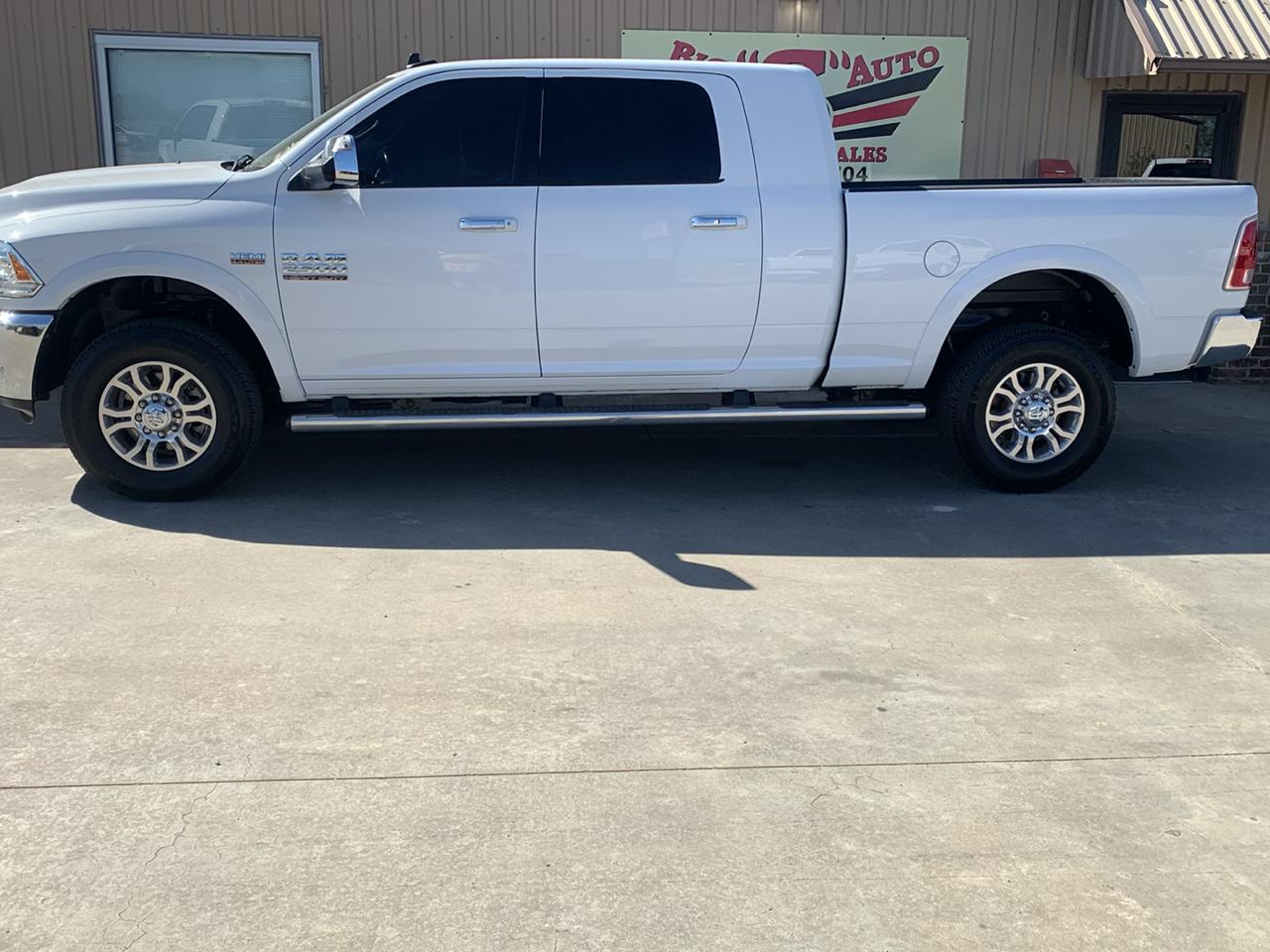 RAM 2500 Laramie 4x4 Mega Cab 6'4" Box 2017