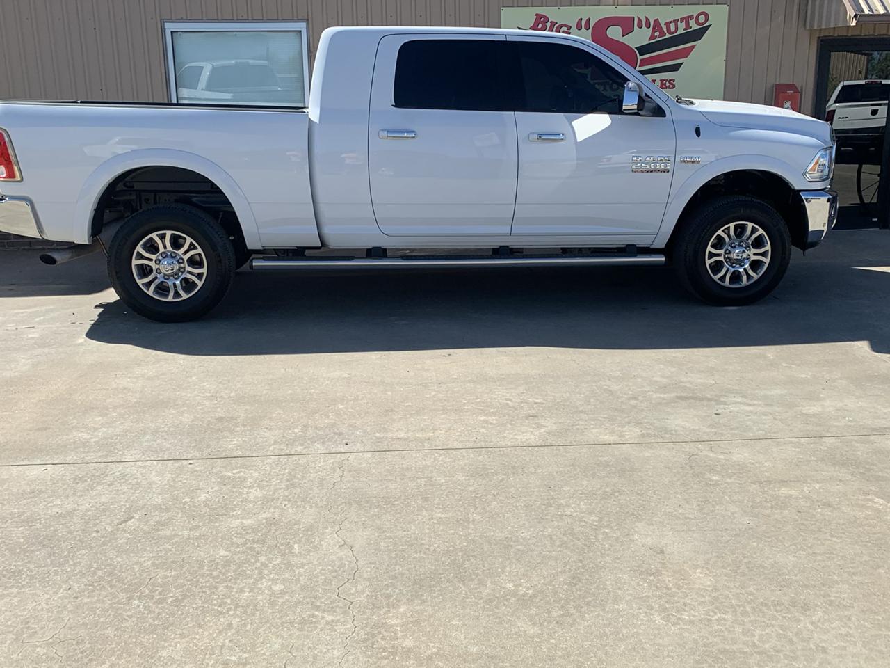 RAM 2500 Laramie 4x4 Mega Cab 6'4" Box 2017