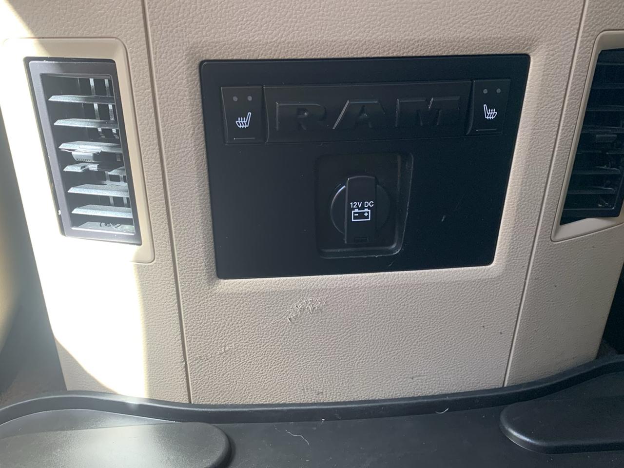 RAM 2500 Laramie 4x4 Mega Cab 6'4" Box 2017