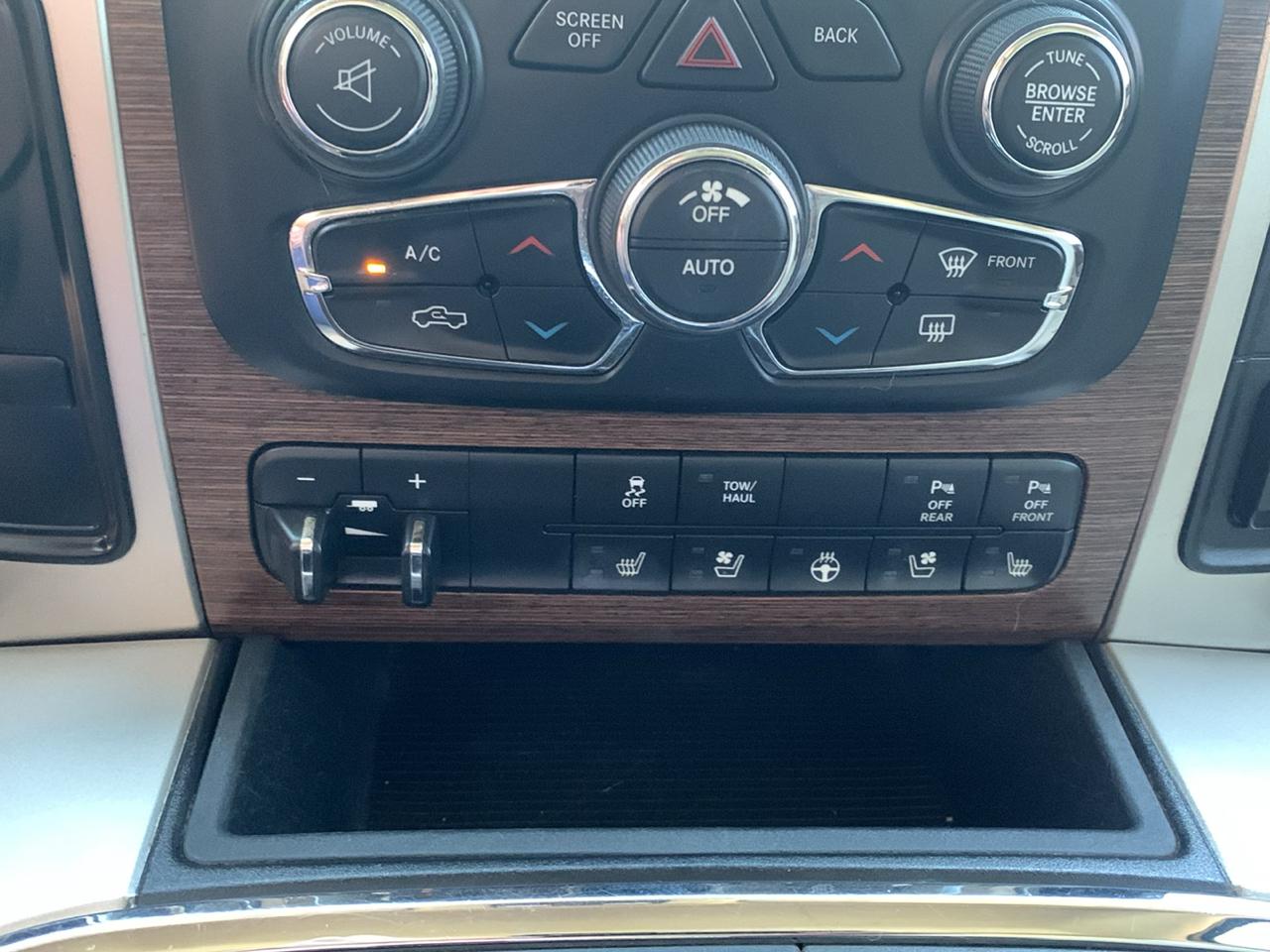 RAM 2500 Laramie 4x4 Mega Cab 6'4" Box 2017