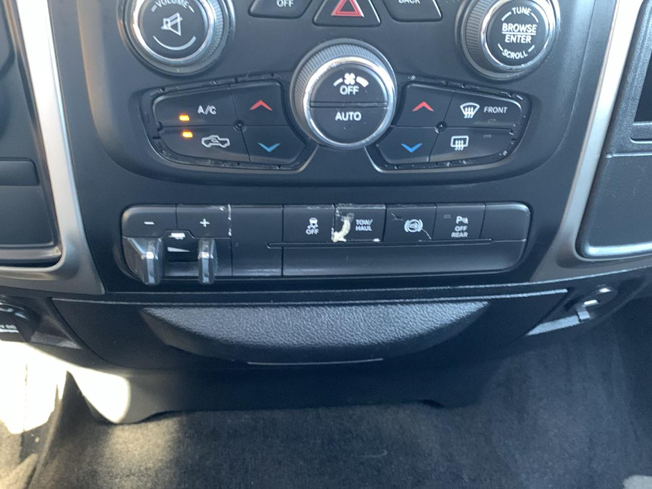 RAM 2500 SLT 4x4 Crew Cab 6'4" Box 2017