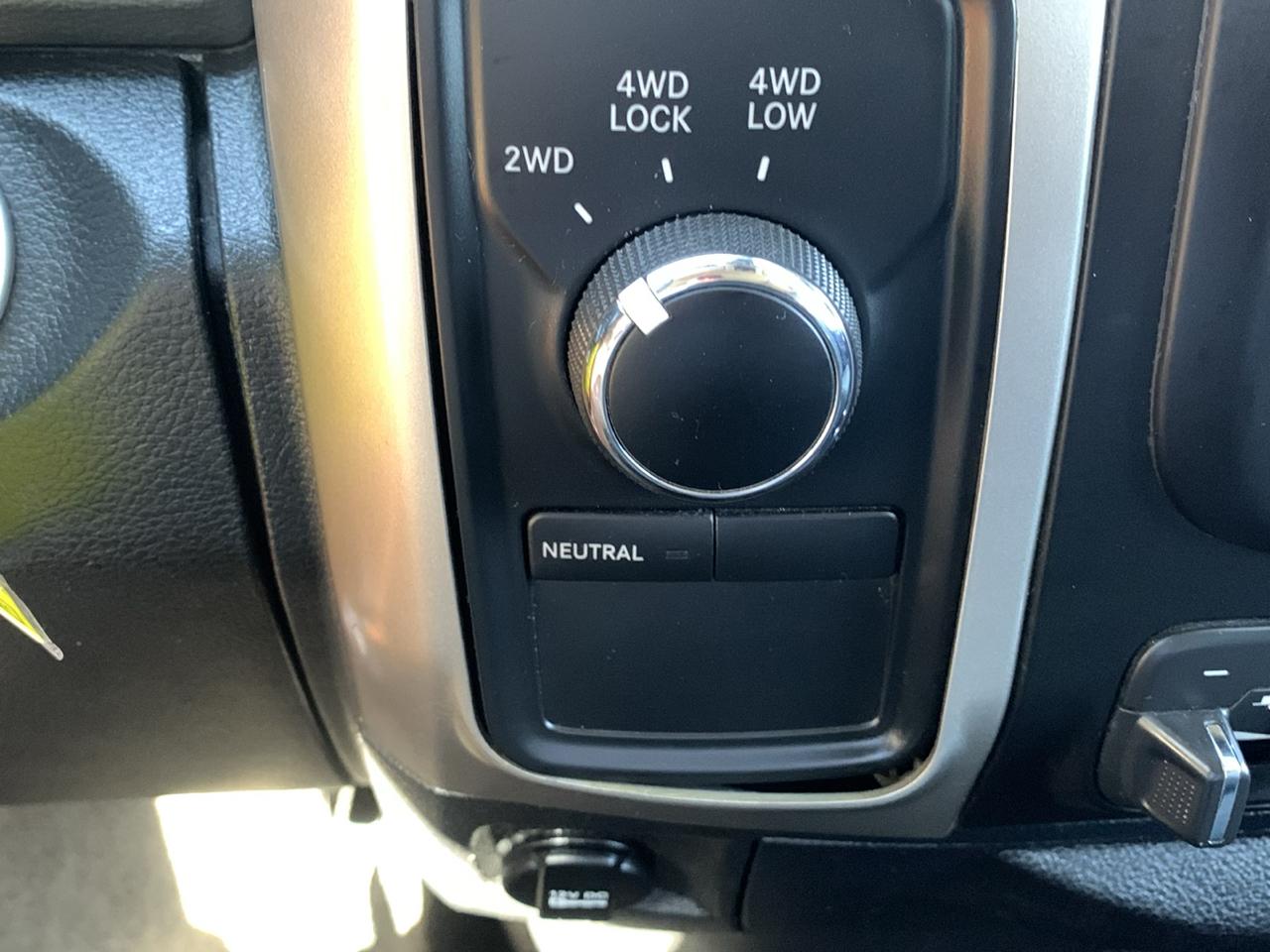 RAM 2500 SLT 4x4 Crew Cab 6'4" Box 2017