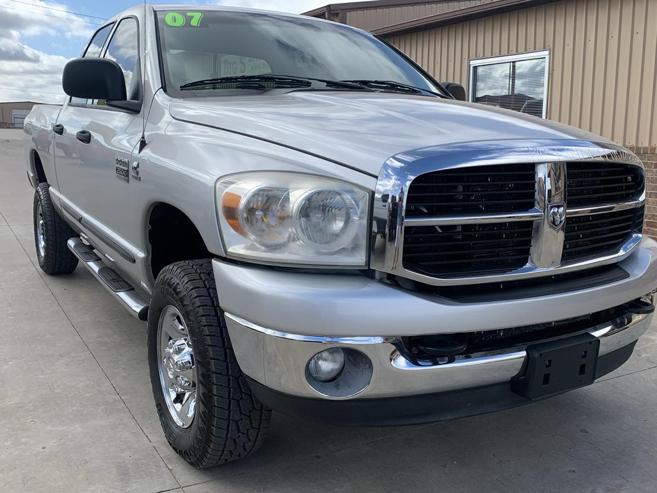 Dodge Ram 2500 4WD Quad Cab 140.5" SLT 2007